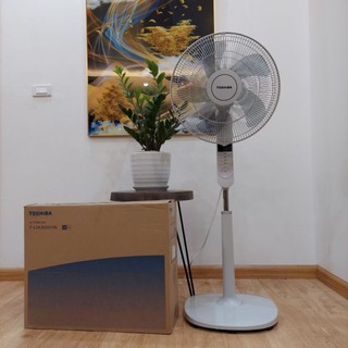 Quạt Toshiba 5 cánh+ điều khiển từ xa