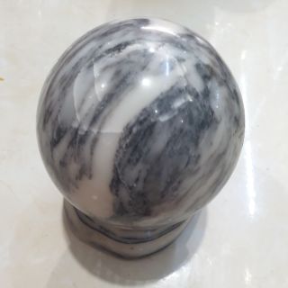 Quả cầu phong thủy đá tự nhiên 100% màu đen trắng