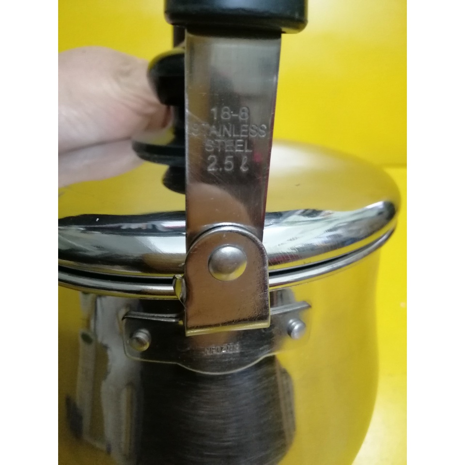 Ấm inox nội địa Nhật (2.5L) (mã 877), Dùng được bếp từ