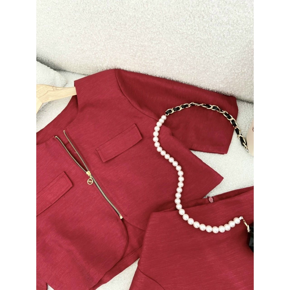 Set áo croptop tay lỡ kèm chân váy ngắn chữ a có lót quần màu đỏ NPS045