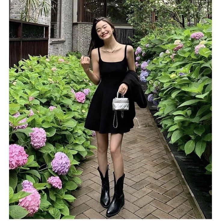 ĐẦM 2 DÂY 6 MẢNH ĐEN TÔN DÁNG HAI DÂY BASIC XOÈ  Váy 2 dây đen cổ vuông dáng xòe nhẹ basic mà siêu siêu xinh xỉuON
