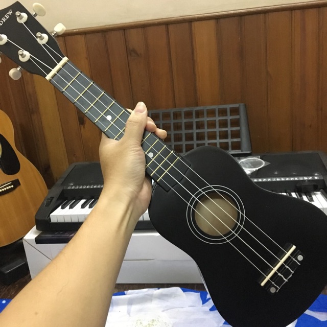 ĐÀN UKULELE SOPRANO ANDREW ĐEN ( TẶNG KÈM PHỤ KIỆN )