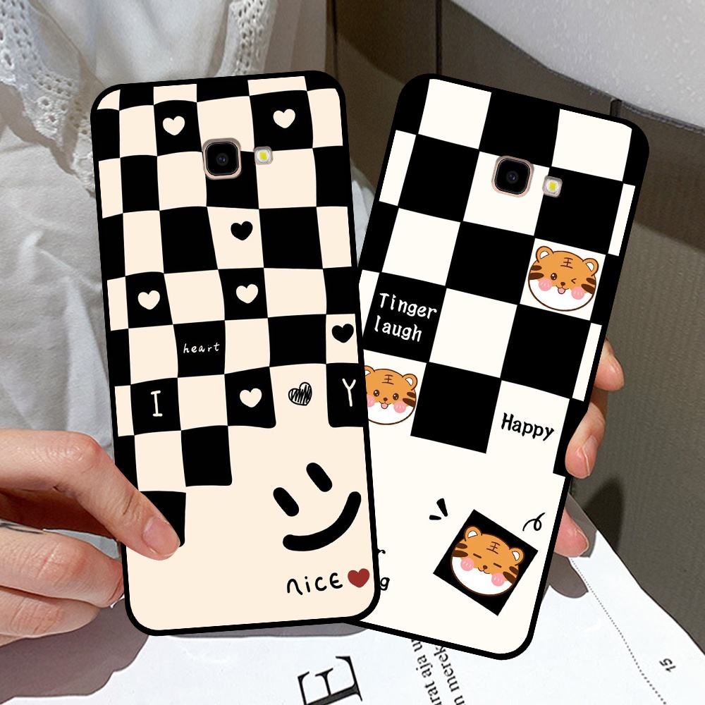 Ốp lưng Samsung J4 Plus / J4 Core / J4+ in hình sọc caro, họa tiết đen trắng dễ thương