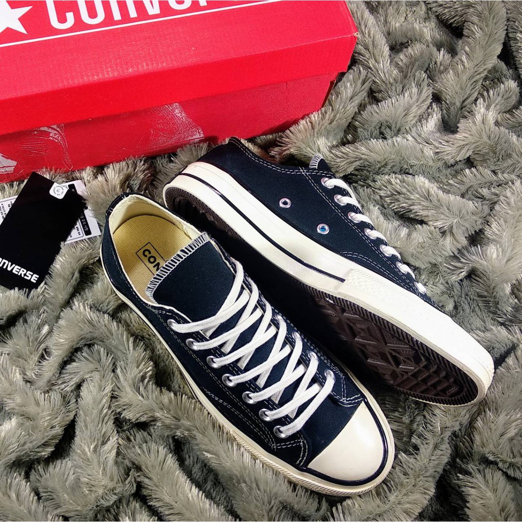 Giày Thể Thao Converse Cổ Thấp Màu Trắng Đen Phong Cách Việt Nam Cá Tính