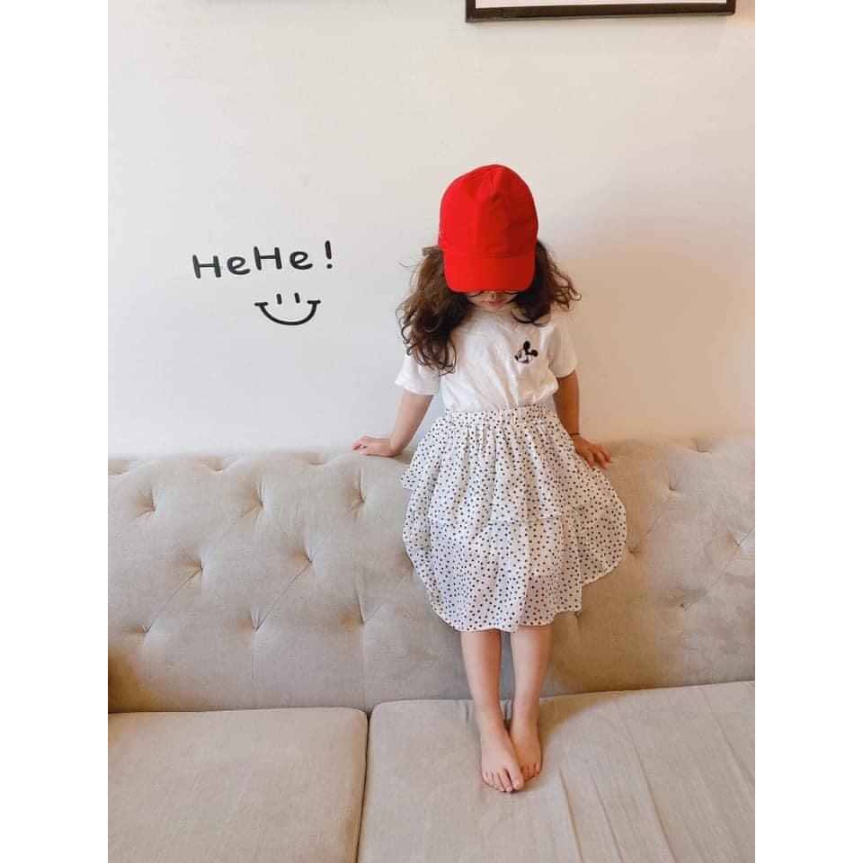 Set áo trắng Mickey kèm chân váy chấm bi