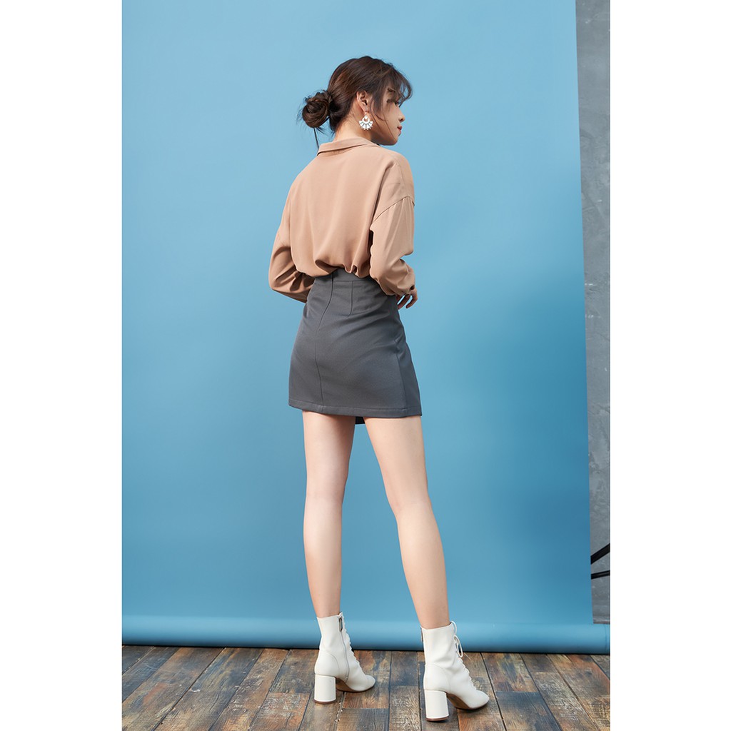 [Mã WABRLOW5 giảm 15% đơn 300K] Chân váy ngắn nữ 92WEAR màu ghi, đủ size, xẻ vạt có cúc bọc JAW0656 | BigBuy360 - bigbuy360.vn