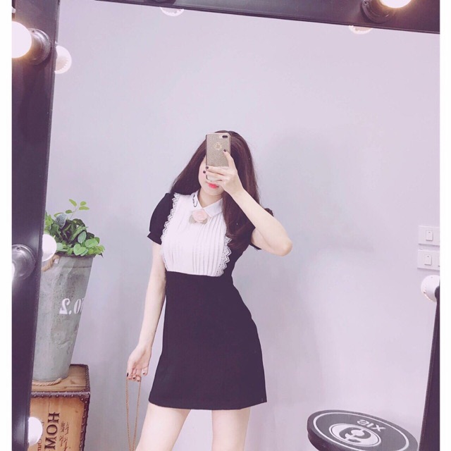 Đầm xoè dập ly phối ren nơ