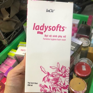 Dung dịch vệ sinh phụ nữ LADYSOFT dạng bọt, mùi hương nhẹ nhàng 250ml