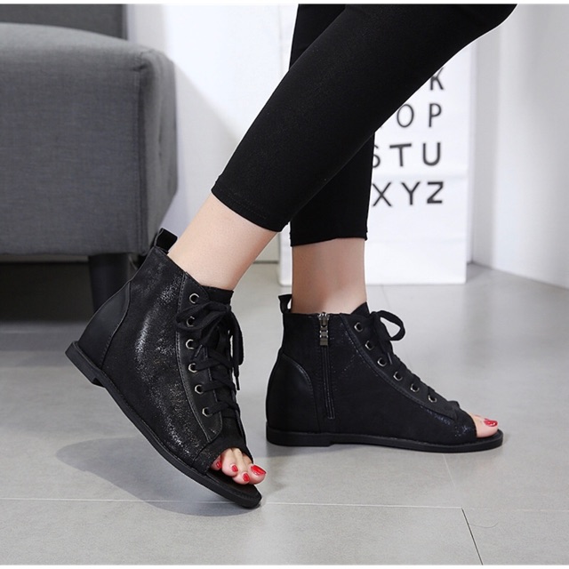 Giày boots hở mũi cột dây -400k