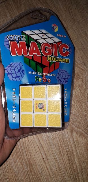 Một cái Rubik Magic_6 mặt loại tốt 3*3 bằng nhựa rất đẹp