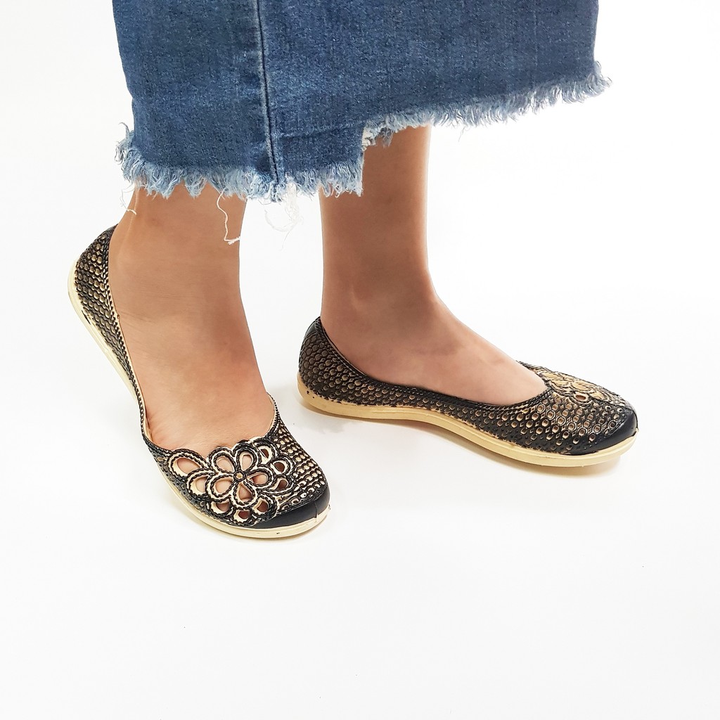 3L03 Giày bệt lỗ in hoa hot trend hè 2020 form nhỏ mua tăng 1 size | BigBuy360 - bigbuy360.vn