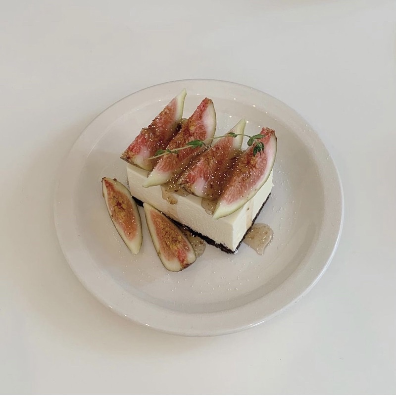 Đĩa sứ màu be/ màu trắng - 𝒃𝒆𝒊𝒈𝒆 𝒅𝒊𝒔𝒄 + 𝒘𝒉𝒊𝒕𝒆 𝒅𝒊𝒔𝒄.