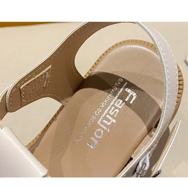 Sandal Bít Mũi Đế Phẳng Có Khóa Cài Thoải Mái Mùa Hè Cho Nữ