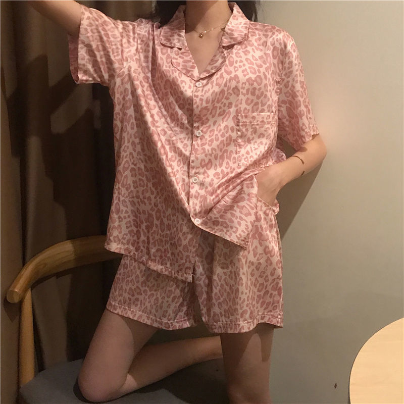 Bộ đồ ngủ ngắn tay họa tiết da báo dễ thương cho nữ