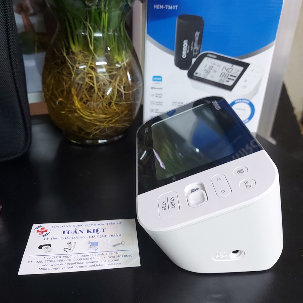 Máy đo huyết áp bắp tay Omron HEM 7361T - kèm bộ đổi điện