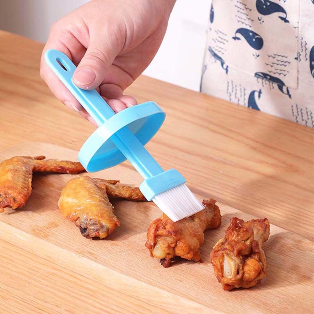 Cọ phết và chai đựng dầu bằng nhựa thiết kế nhỏ gọn tiện dụng