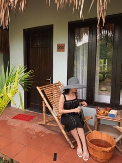 Pass mũ trắng pha đen