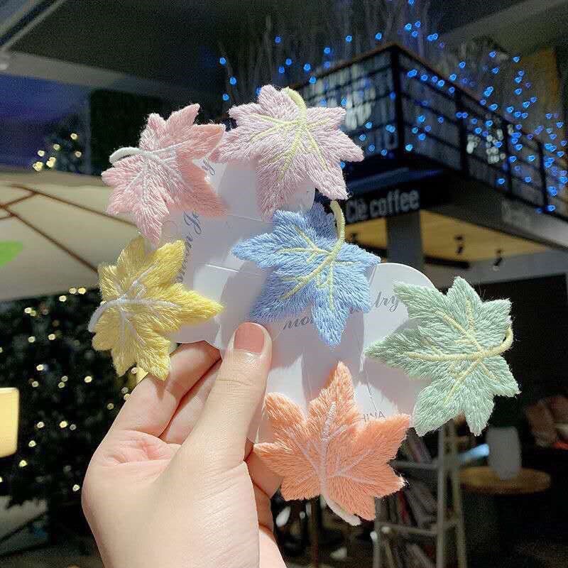 KẸP TÓC THÊU LÁ PHONG VÀ CHIẾC LÁ