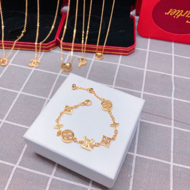 Lắc tay titan LV đính đá
