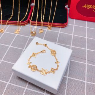 Lắc tay titan LV đính đá