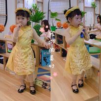 Áo dài cách tân thêu hoa cho bé