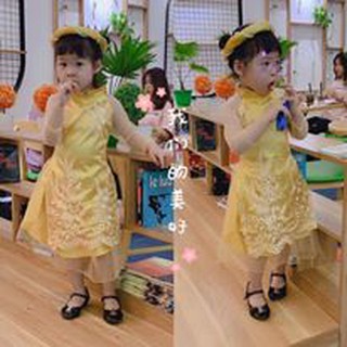 Áo dài cách tân thêu hoa cho bé