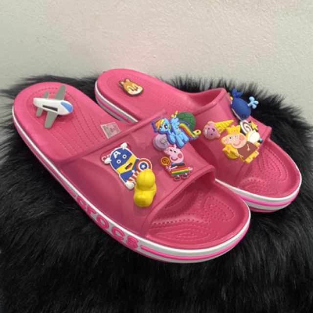 Dép lê cross quai ngang tặng 12 stick+ hộp