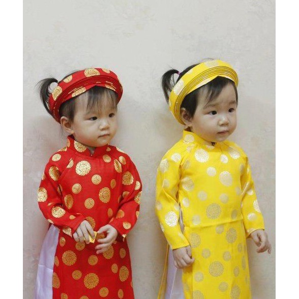 Áo dài truyền thống kèm mấn cho bé gái