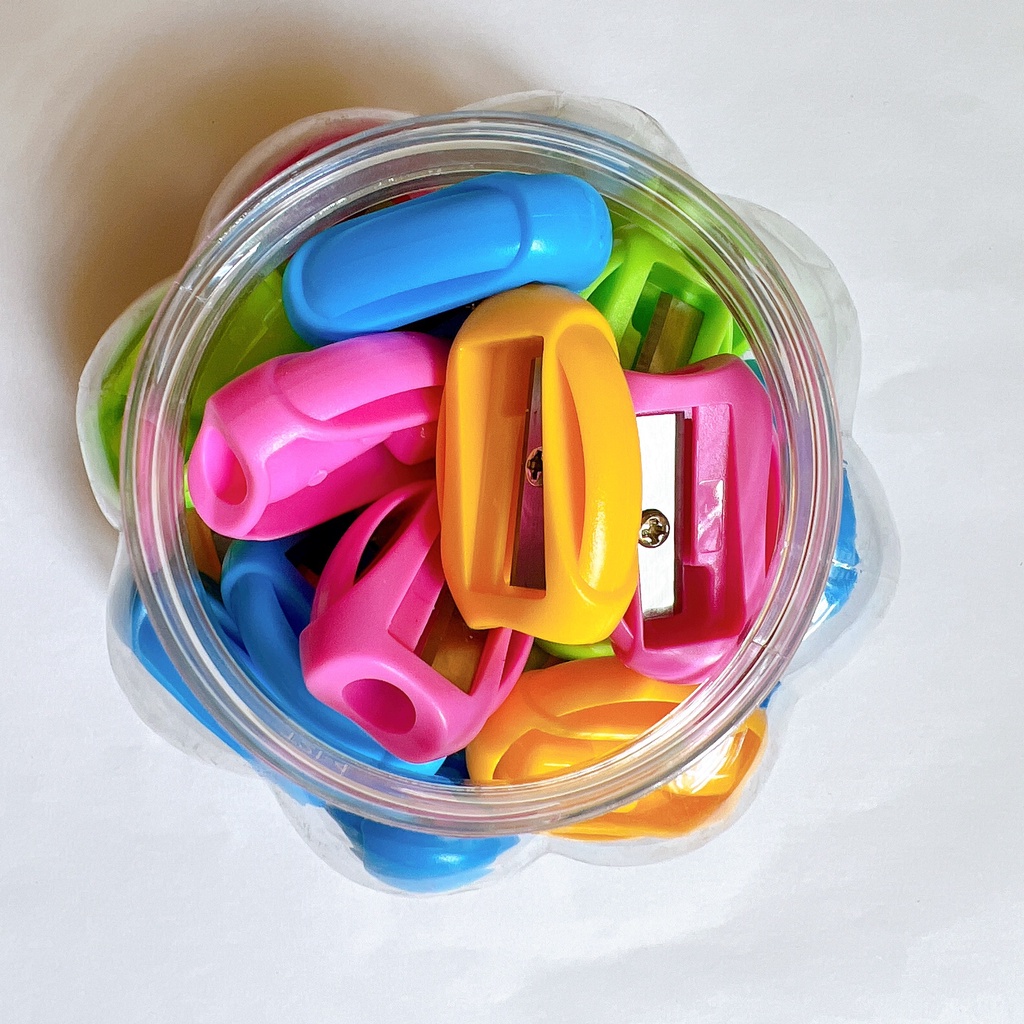 Gọt bút chì hình bầu dục 4 màu ngẫu nhiên cho bé