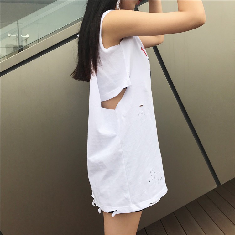 Áo sát nách khoét sâu thiết kế phối hoạ tiết in cá tính cho nữ | BigBuy360 - bigbuy360.vn