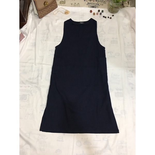 Đầm midi yếm sát nách trơn màu xanh và màu đen | BigBuy360 - bigbuy360.vn