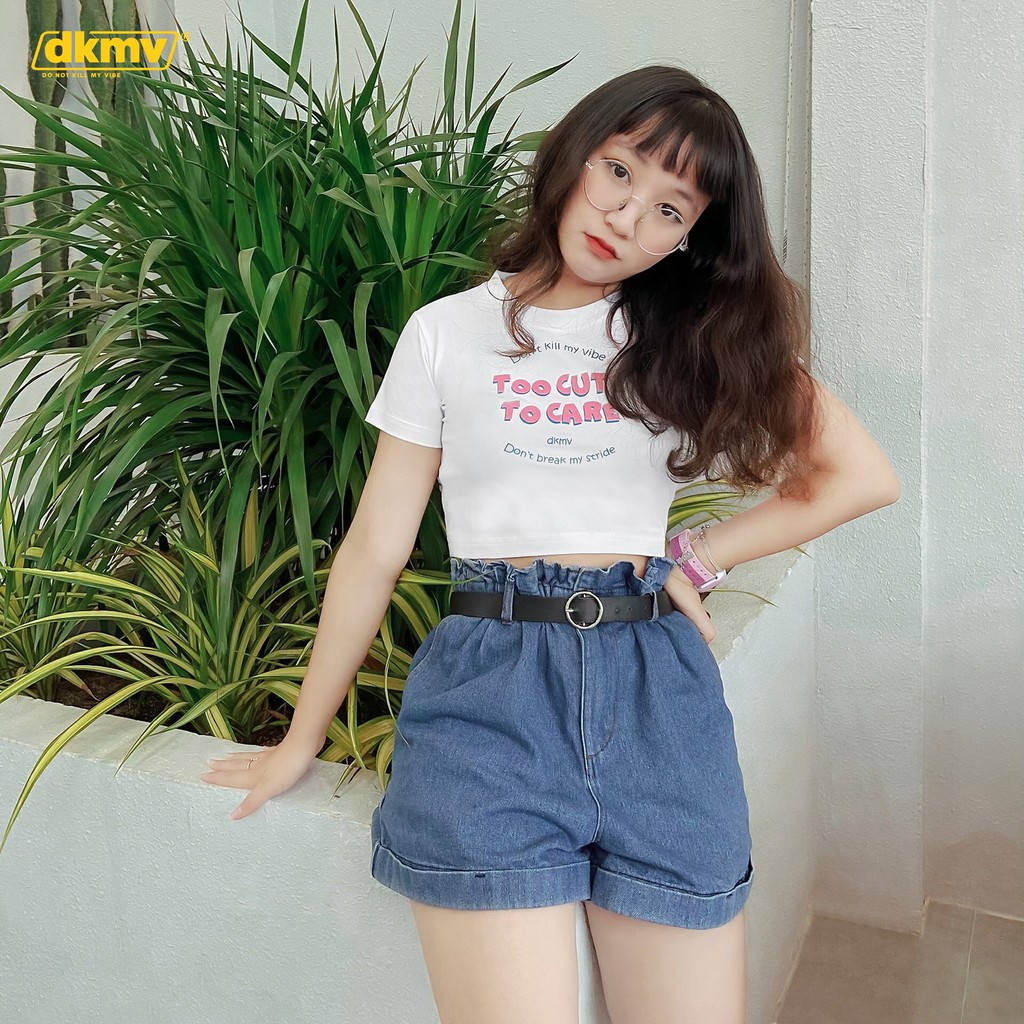 Áo croptop ôm cổ tròn DKMV màu trắng - Croptop nữ White Too Cute To Care