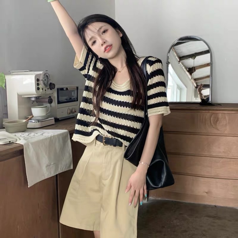 Áo len mỏng đen trắng cộc tay cổ tròn