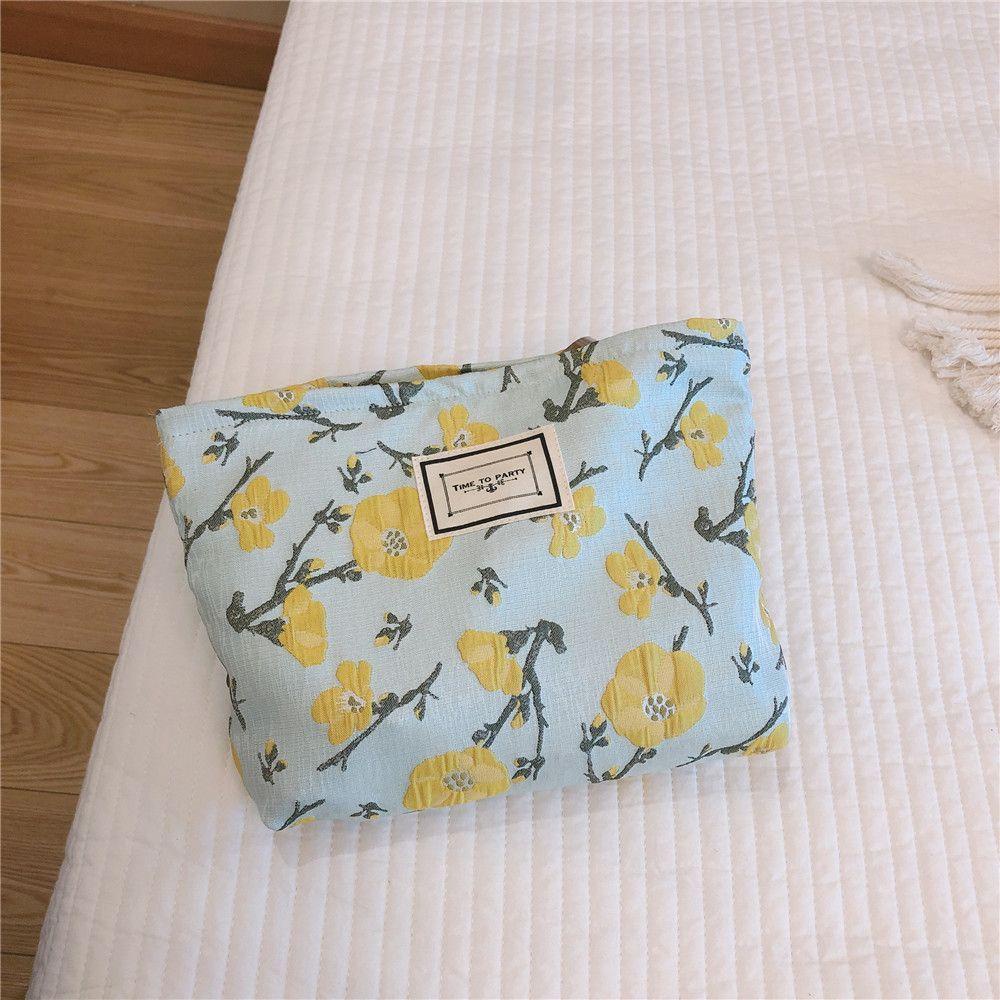 Túi Đựng Mỹ Phẩm Tiện Lợi Khi Đi Du Lịch Dành Cho Nữ