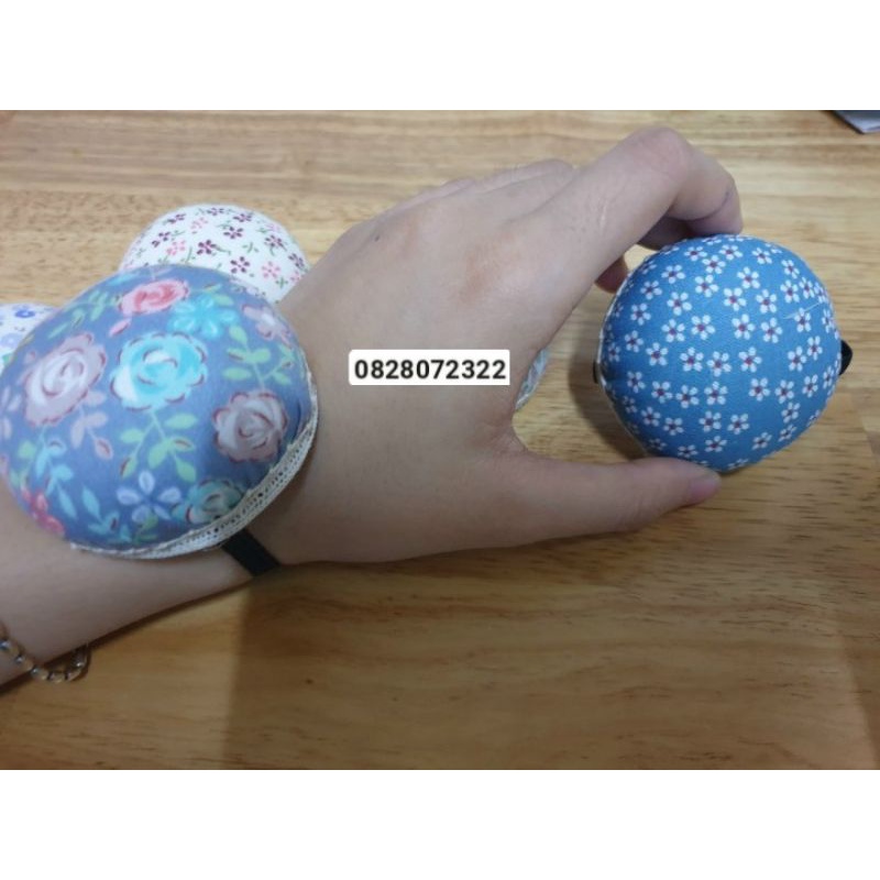 Gối Ghim Kim Đeo Tay Mẫu Ngẫu Nhiên.