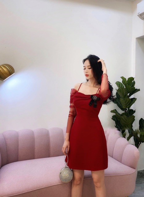 Đầm xoè đỏ trễ vai lưới