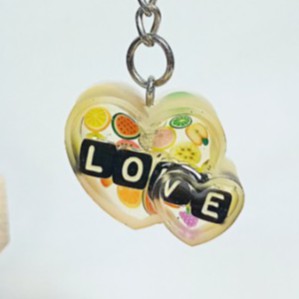 Móc khoá trái tim trong suốt handmade full charms chèn chữ LOVE - Quà tặng resin