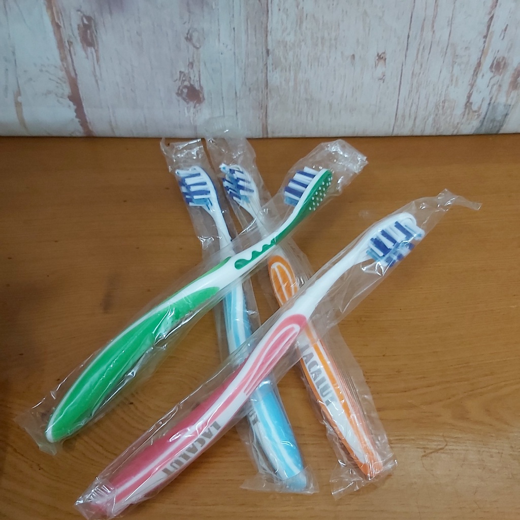 Combo 4 bàn chải đánh răng giá 15k