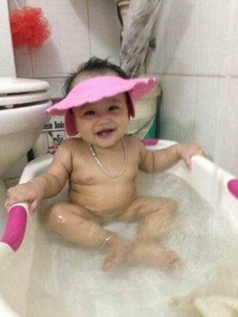 Mũ gội đầu chắn nước có vành chế tai cho bé