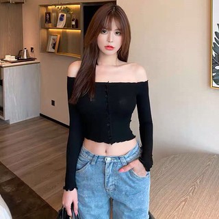 Áo bẹt vai nút tay dài