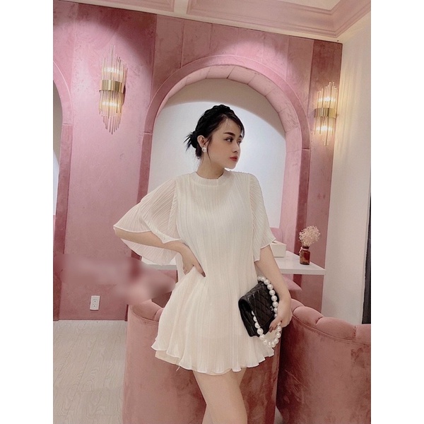 Áo dập ly form rộng.