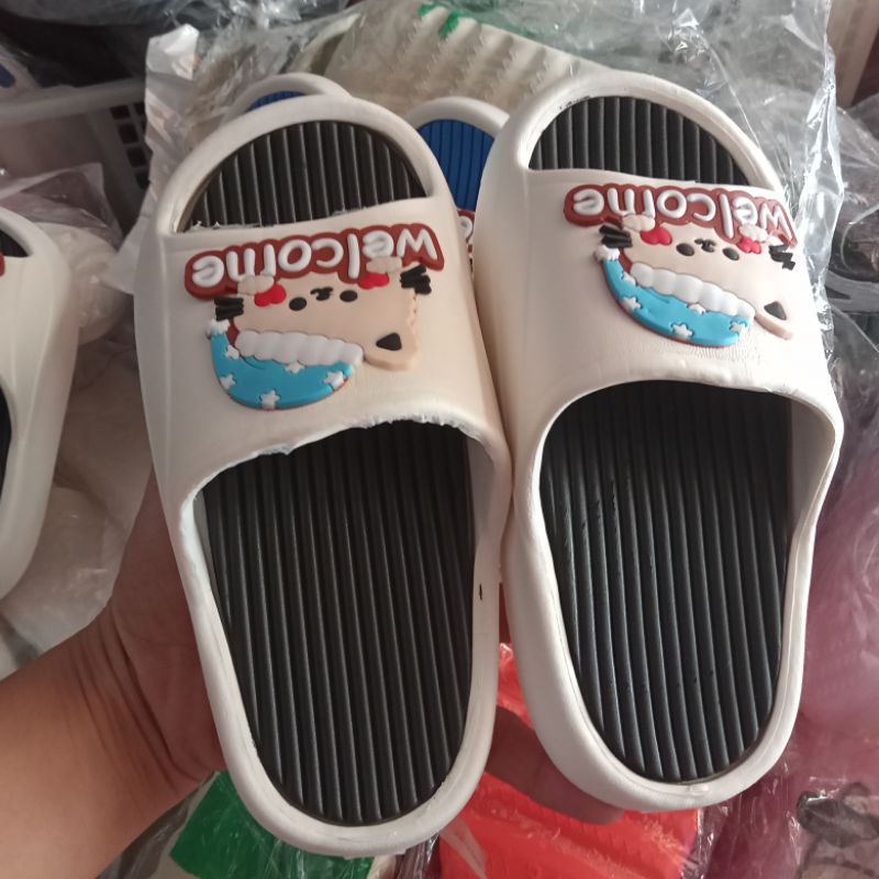 Dép bánh mỳ hình mèo tuyết cho bé