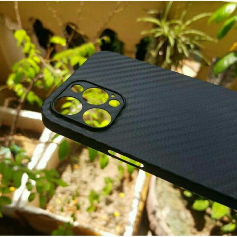 lưng iphone 12 mini / 12 / 12 pro / 12 pro max Memumi siêu mỏng vân carbon, có gờ bảo vệ camera
