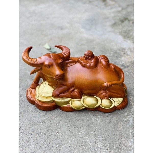 Tượng Con trâu nằm gỗ hương 30cm