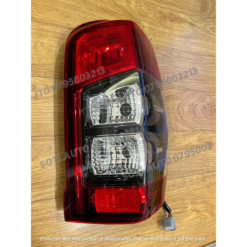 Đèn hậu Mitsubishi Triton 2021 TYC