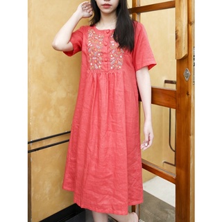 Đầm linen thêu tay hoạ tiết hoa rơi