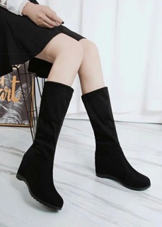 Boot da lộn fom lửng