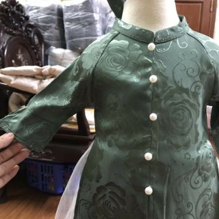 Áo dài cách tân lụa kèm mấn và chân xoè