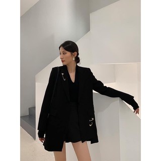 Blazer dáng over size kèm belt và phụ kiện