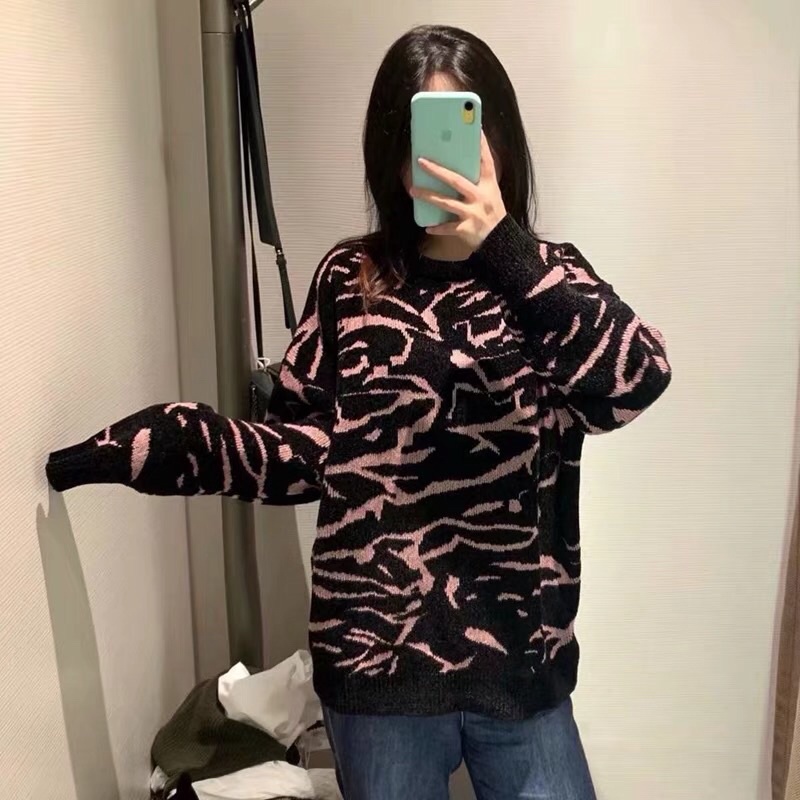 Áo len đen hồng Urban Revivo